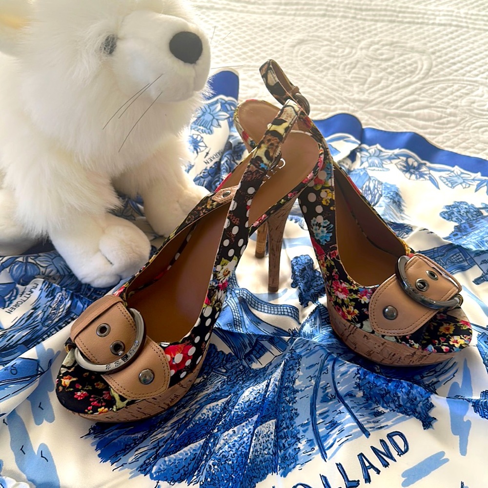 GUESS HEELS…